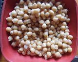 Foto del paso 1 de la receta: Galletitas de garbanzos con chips!