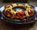 চিকেন টিক্কা রিং পিজ্জা (chicken tikka ring pizza recipe in Bengali) রেসিপির ধাপ 17 ছবি