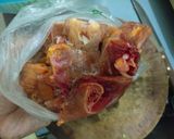 Hình bước làm 1 của món Canh gà nấu với khóm và khổ qua