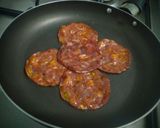 Foto del paso 4 de la receta: Huevos fritos, Chorizo y Papas fritas!