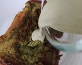 Foto langkah ke 5 dari resep Matcha Lava Toast.