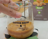 Foto langkah ke 2 dari resep Vanilla Greek Frappe.