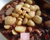 Foto langkah ke 6 dari resep Ayam Kentang Masak Lada Hitam.