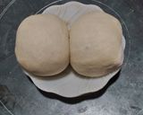A picture of step 2 of Tawa daal bhare parathe.