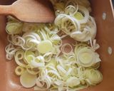 Foto del paso 1 de la receta: Crema de brócoli sin lácteos con crutones caseros