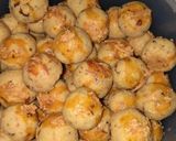 Foto langkah ke 7 dari resep Leter bawang (kukis bawang goreng).