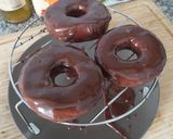 Foto del paso 7 de la receta: Donuts clásicos rellenos de crema y cobertura de chocolate