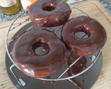 Foto del paso 7 de la receta Donuts clásicos rellenos de crema y cobertura de chocolate