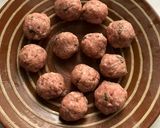 Foto del paso 2 de la receta: Paella mini para tres, con albóndigas