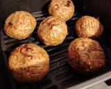 Főtt tojással töltött húsgombóc Air fryerben sütve glutenmentesen recept fázis 4 fotója