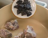 【老菜脯絲瓜蛤蜊排骨湯】小暑節氣燉湯，養顏美容又溫補的食譜步驟2照片