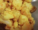 A picture of step 4 of Sukhe aloo.
