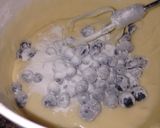 Foto del paso 2 de la receta: Budín con y sin arándanos