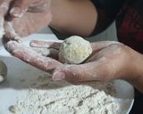 Foto del paso 7 de la receta: Bolitas de plátano, rellenas de mermelada de betabel