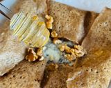 Une image de l'étape 3 de 💚 Galette bretonne au sarrasin garnie de fromage de chèvre, noix et miel (plat végétarien).