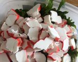Foto del paso 2 de la receta: Ensalada de surimi 🥗