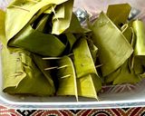รูปขั้นตอนการทำที่ 6 ของ หมกเครื่องแกงดอกขี้เหล็กหมูสไลด์ 🧄🌶️🫚