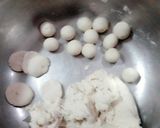 Foto langkah ke 2 dari resep Cilok pedas isi telur & daging.