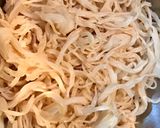 Hình bước làm 1 của món Bún tươi xào nấm mèo