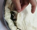 Foto del passaggio 6 della ricetta Focaccia gratinata ripiena, con bordo al prosciutto cotto