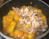 Foto del paso 3 de la receta: Salsa de tomatitos amarillos y pollo para pasta