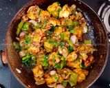 स्टर फ्राईड एग्ग्स विथ ओरिएन्टल वेज्जीस (Stir fried eggs with oriental veggies recipe in marathi) रेसिपी स्टेप 4 फोटो 