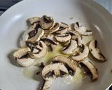 Foto del paso 3 de la receta: Arroz con azafrán y hongos (tipo risotto)