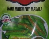 A picture of step 1 of Masaly bhari hari mirch k pakoray.