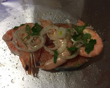 Foto del paso 3 de la receta: Salmón con gambas al papillote