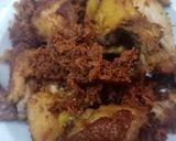 Foto langkah ke 4 dari resep Ayam goreng kremes.