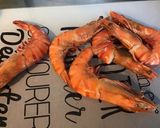 Une image de l'étape 1 de Gambas géantes grillées aux épices italiennes.