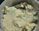 Foto del paso 3 de la receta: Puré con queso Messonier al pesto