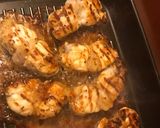 Foto del paso 6 de la receta: Rape en aliño de miel y mostaza, a la plancha, con tomate y pimiento rellenosde arroz y hierbas