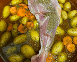 Foto del paso 1 de la receta: Pierna de Cabrito al horno con patatas y zanahoria