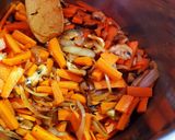 Une image de l'étape 2 de Rouelle de porc aux légumes en cocotte.
