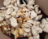 Foto langkah ke 2 dari resep Gai Phad Nam Mon Hoi (Chicken Oyster Sauce).