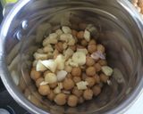 A picture of step 2 of Hummus.