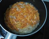 Foto langkah ke 3 dari resep Tumis Tauge Wortel.