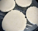 Foto del paso 2 de la receta: Arepa colombiana con aguacate y bonito