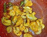 A picture of step 3 of Instant prawn fry.