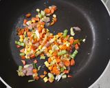 Foto langkah ke 4 dari resep Nasi goreng singapura.