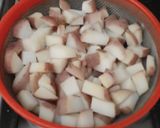 Foto del paso 1 de la receta: Tortilla de patata con espinacas y cebolla