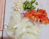 Foto langkah ke 3 dari resep Tumis Bakso Telur Saos Barbeque yang Simple.