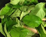 Hình bước làm 4 của món Gà Hấp Lá Chanh Muối Hột
