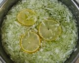Foto langkah ke 2 dari resep Es Timun Lemon.