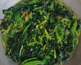 Foto langkah ke 3 dari resep Tumis Pedas Daun dan Bunga Pepaya.