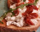 Une image de l'étape 6 de Tartine de ricotta et tomates séchées.
