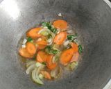 Foto langkah ke 3 dari resep Tumis Brokoli Sawi Putih.