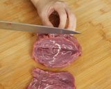 Foto langkah ke 1 dari resep Steak Daging Lokal & Saus Jamur Devina Hermawan.