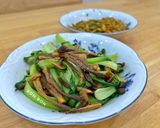 Hình bước làm 2 của món Nấm Lộc Nhung Xào Cải Thìa